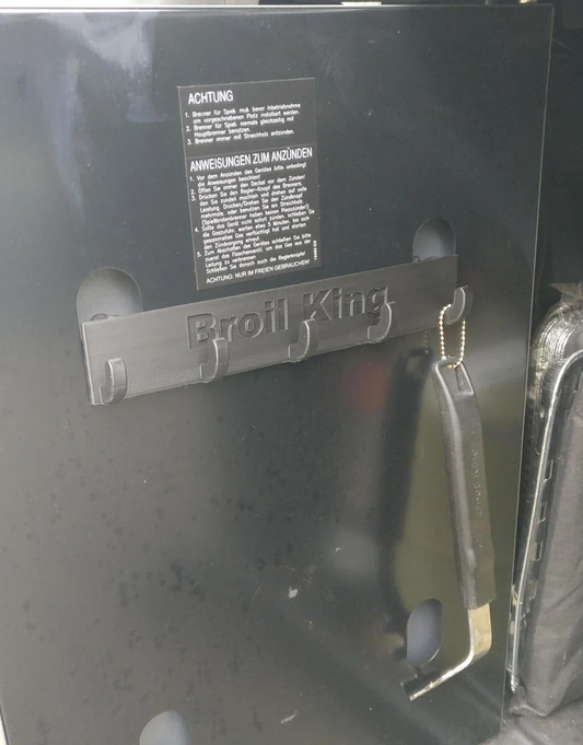 Uchwyt na drzwiczki na akcesoria do Broil King Monarch - ADAMIT3D